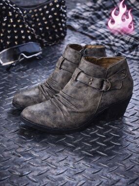 Distressed Taupe Ankle Boots Buckle Strap Moto Boho Western Low Heel Booties 9M